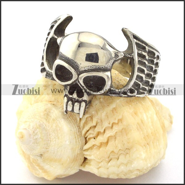 Flying Vampire Skull Ring with 2 Wings in Stainless Steel -r000737