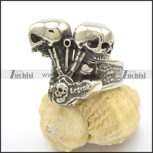 Skull Heads Engine Ring r002449