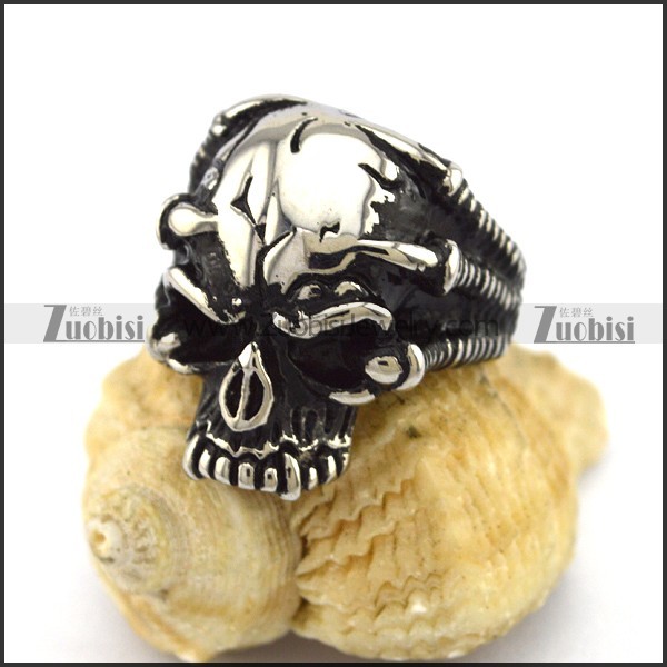 Blacken Horrible Skull Ring r003014