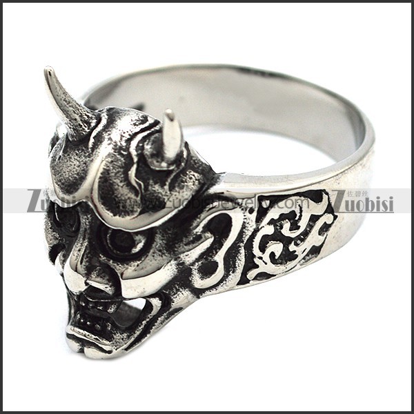 Small Bloodsucker Skull Ring r003044