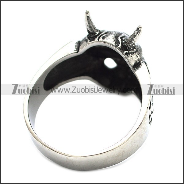 Small Bloodsucker Skull Ring r003044