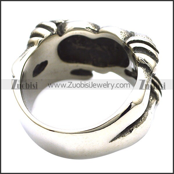 heart ring was clutched with claw r001392