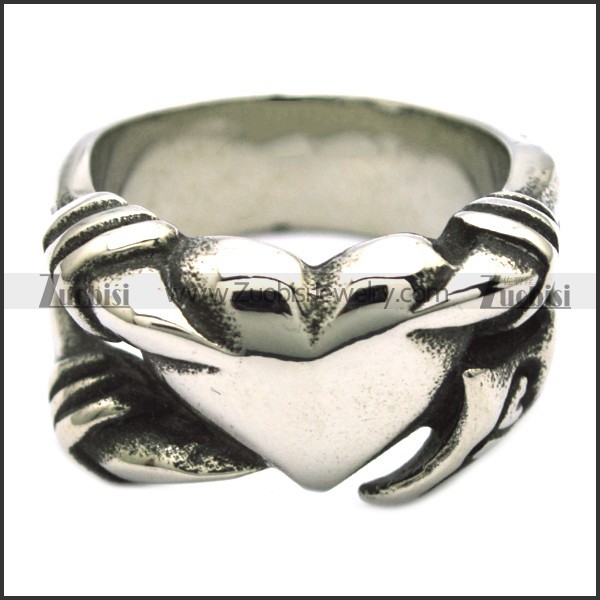 heart ring was clutched with claw r001392
