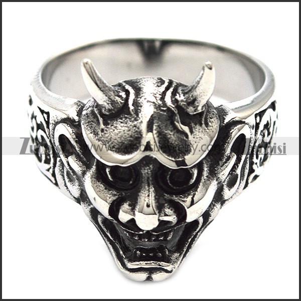 Small Bloodsucker Skull Ring r003044