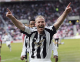 05-06 Newcastle United home Retro Jersey Thailand Quality