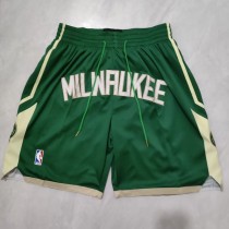 24 密尔沃基雄鹿队 Milwaukee Bucks Embroidered pocket shorts