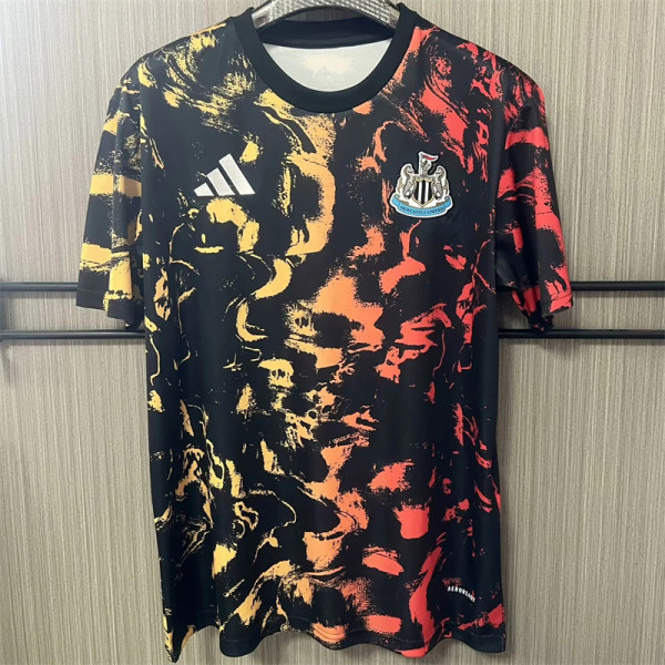 25-26 Newcastle United (Training clothes) Fans Version Thailand Quality