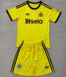 25-26 Newcastle United (Goalkeeper) Set.Jersey & Short High Quality
