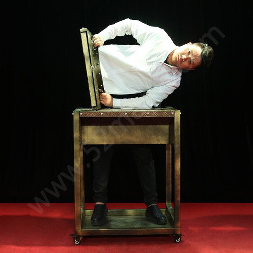 * T Cutting Illusion