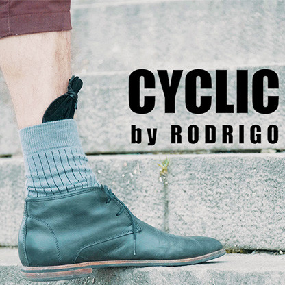 CYCLIC RING (Black Gimmick and Online Instructions) by Rodrigo Romano