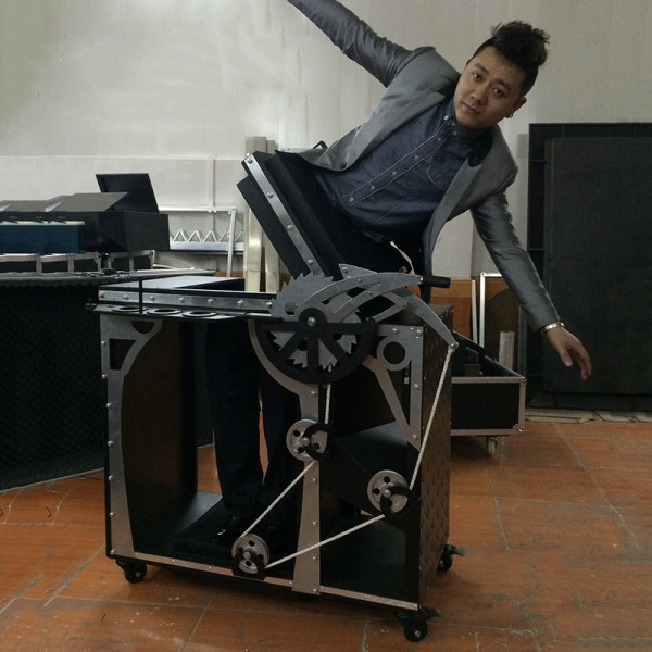 * Self Cutting Illusion