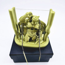 Transparent Plate Escape Illusion