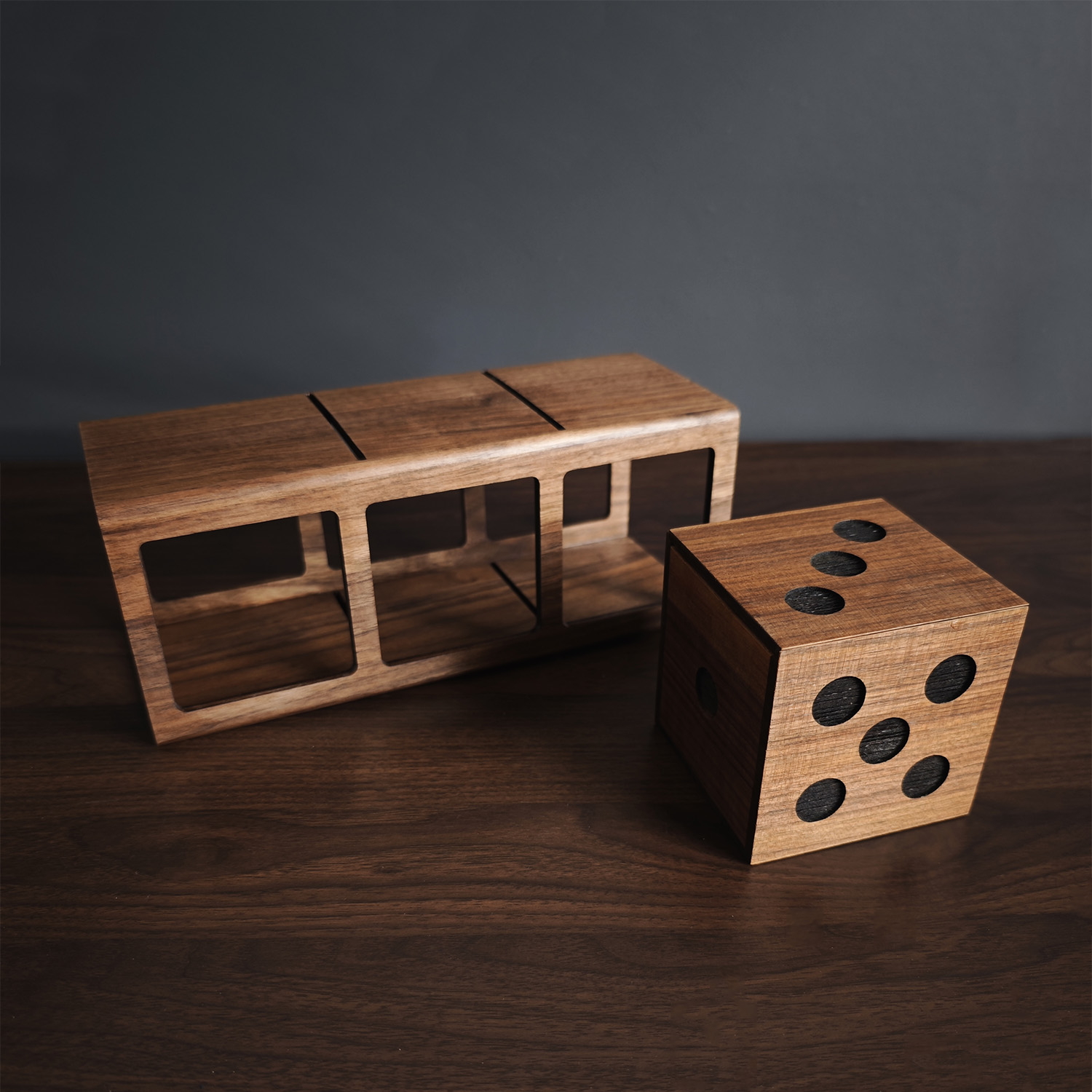 Deluxe Die Penetration Walnut Edition Classic Magic Prop