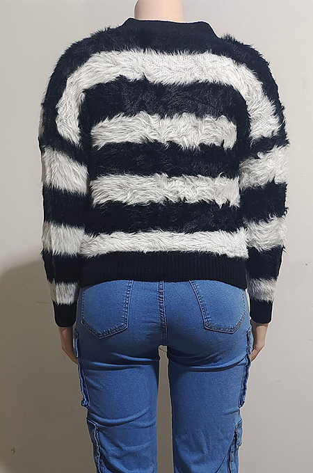 SUPER WHOLESALE |  Black and White Striped Single-Breasted Knit Cardigan