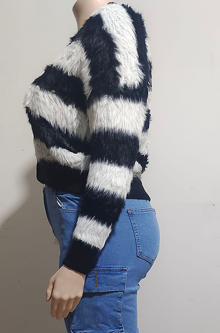 SUPER WHOLESALE |  Black and White Striped Single-Breasted Knit Cardigan