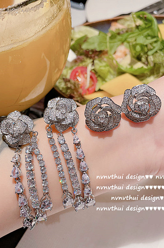 SUPER WHOLESALE | Bling Bling Rose Stud Earrings