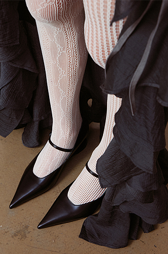 SUPER WHOLESALE | Mary Jane Pumps in Black