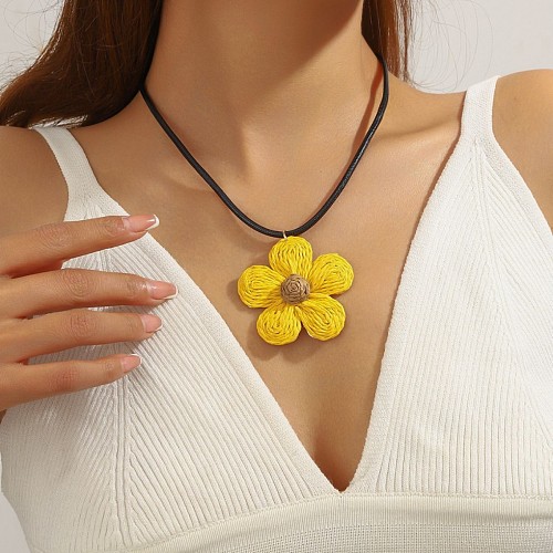 SUPER WHOLESALE | Diasy Flower Knitted  Necklace