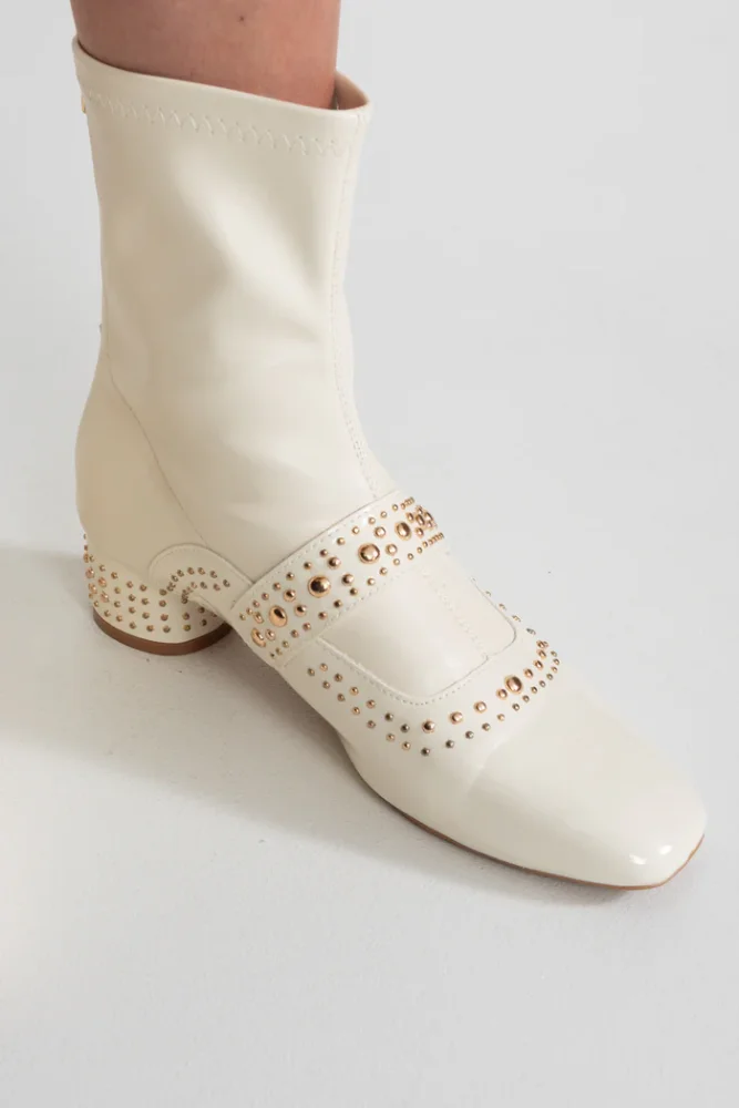 Studded Boots With Pearl Strap Detail – Ivoire