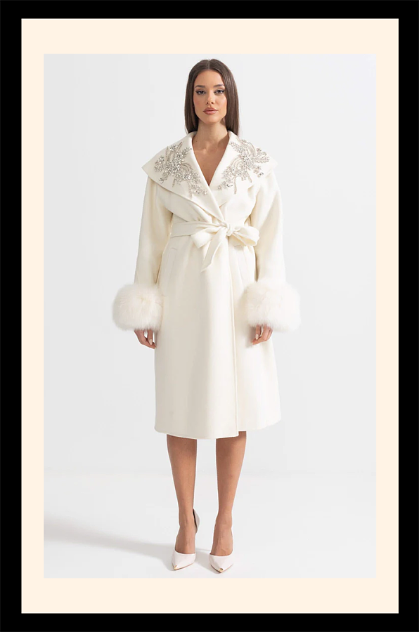 Cashmere Overcoat With Fox Fur Cuffs And 3D Floral Detailing - Ivoire
