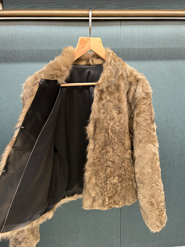 Wavy Curly Shearling Fur Coat in Old-Money Style