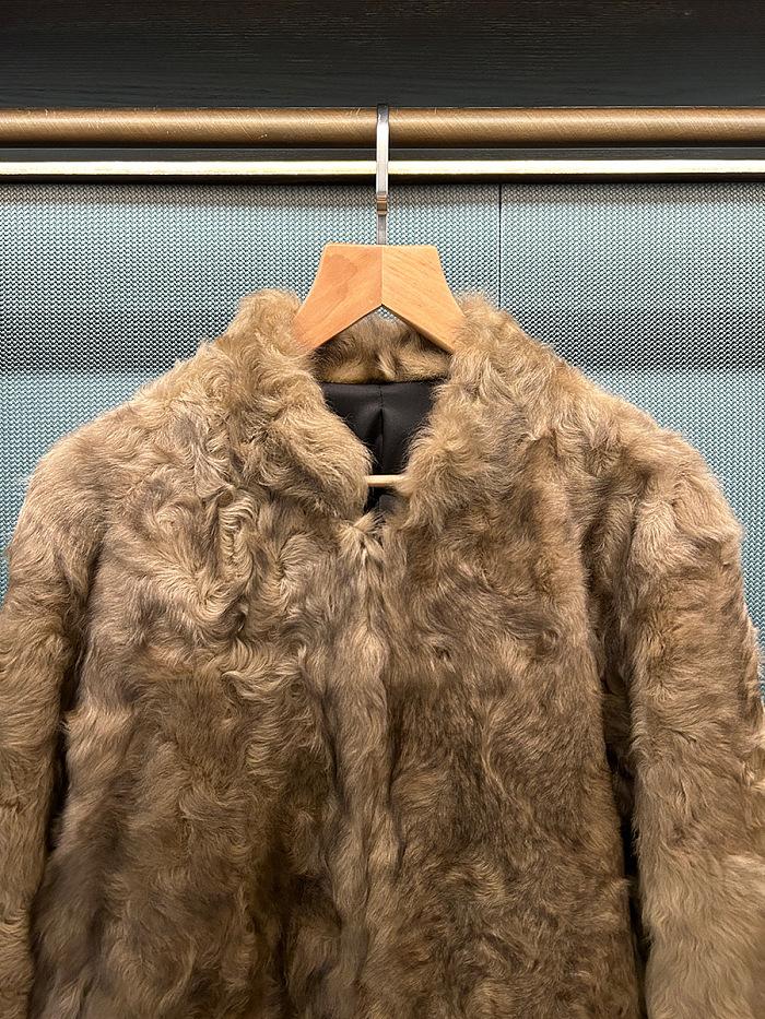 Wavy Curly Shearling Fur Coat in Old-Money Style