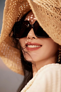 Triomphe 16 sunglasses in Acetate