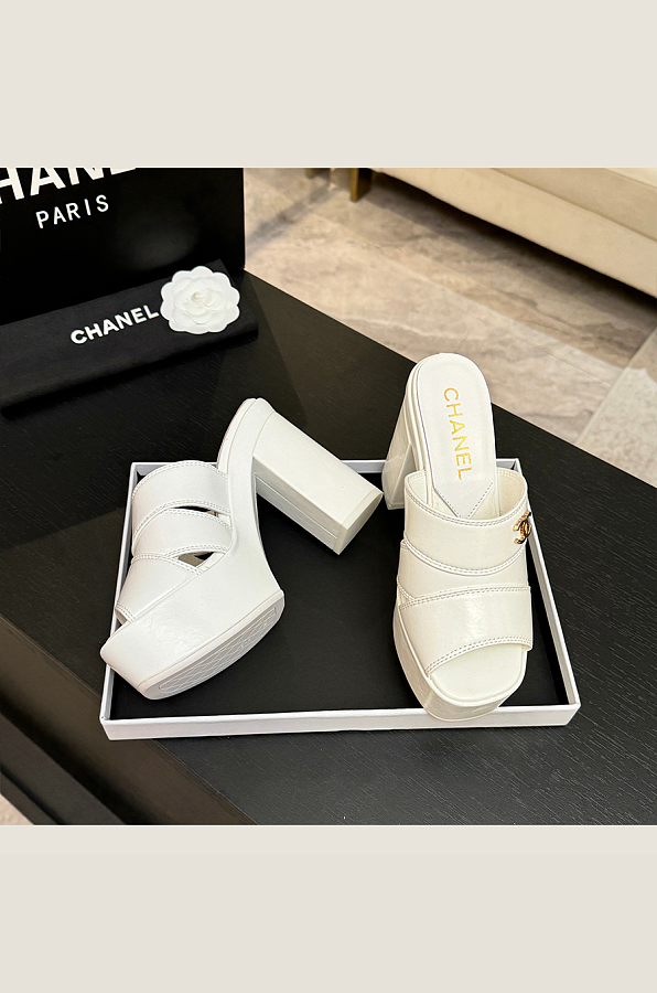Crumpled Patent Lambskin Platform Sandals