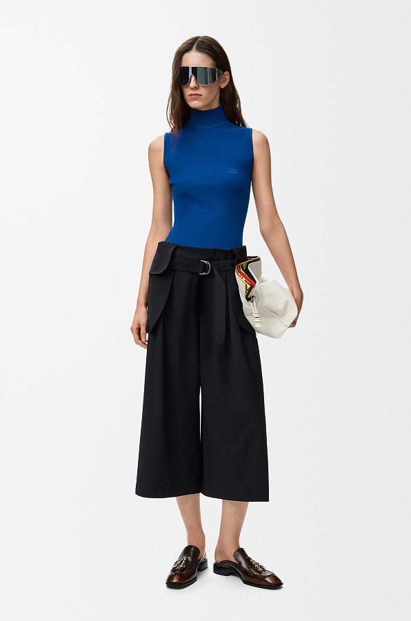 Sleeveless top in viscose blend
