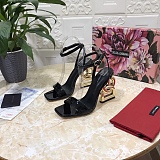 Patent leather sandals with 3.5 heel