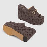 Women's wedge sandal with Horsebit