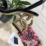 Patent leather sandals with 3.5 heel