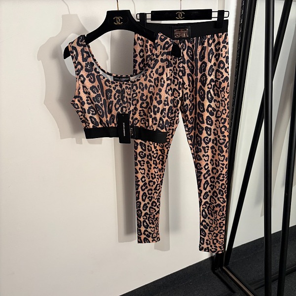 Dolce & Gabbana Leopard Print Sports Bra & Leggings Set