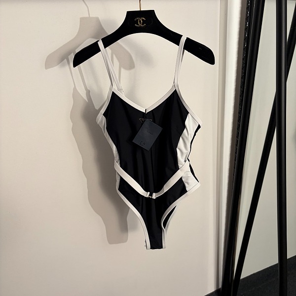 Contrast Binding Cut-Out One-Piece Swimsuit