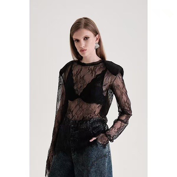 Lace Top in Black