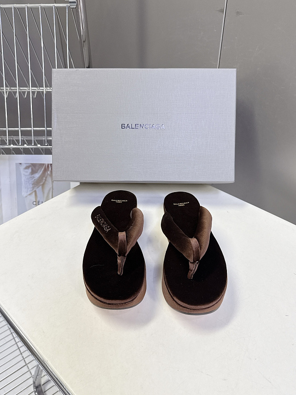 Balenciaga Stretch Velvet Gaeta Thong in Moka（Balenciaga Summer 26 Collection）