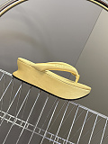 Balenciaga Satin Gaeta Thong in Yellow（Balenciaga Summer 26 Collection）