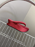 Balenciaga Satin Gaeta Thong in Red（Balenciaga Summer 26 Collection）