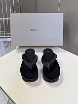 Balenciaga Satin Gaeta Thong in Black（Balenciaga Summer 26 Collection）