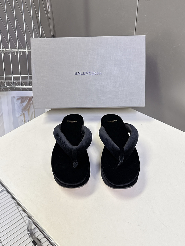 Balenciaga Stretch Velvet Gaeta Thong in Black（Balenciaga Summer 26 Collection）