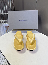Balenciaga Satin Gaeta Thong in Yellow（Balenciaga Summer 26 Collection）