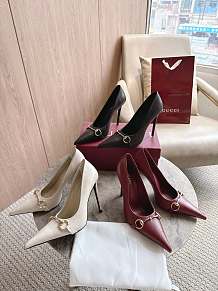 Gucci Donna Horsebit Stiletto Pumps in Beige
