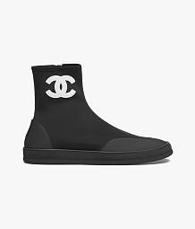 Short Boots(The CHANEL Coco Beach 2026 collection Look 1)