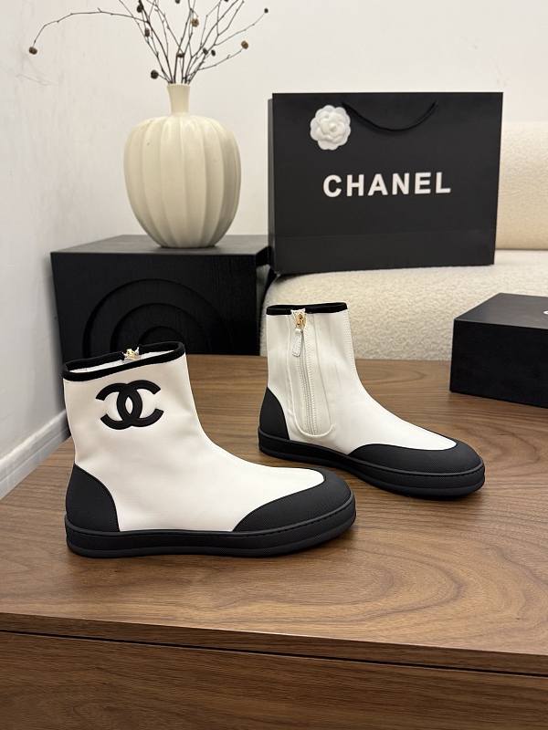 Short Boots(The CHANEL Coco Beach 2026 collection Vibrant)