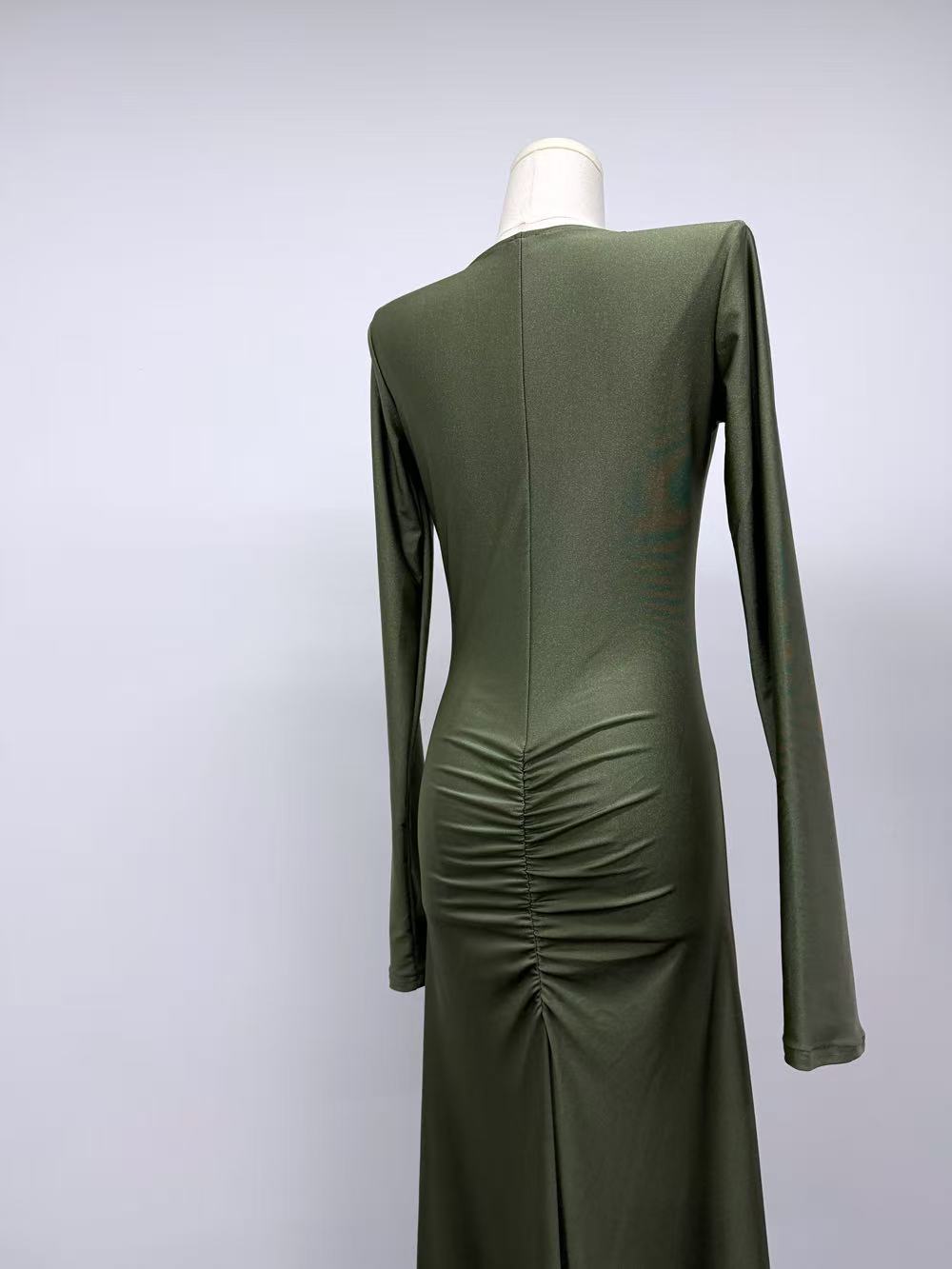 silk fit and flare dress Square Neckline Fit and Flare Silhouette Midi Silk Dress EU32 / Fuchsia