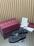 Women's thong sandal with Interlocking G black patent leather