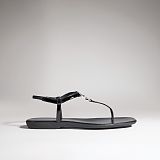 Women's thong sandal with Interlocking G black patent leather