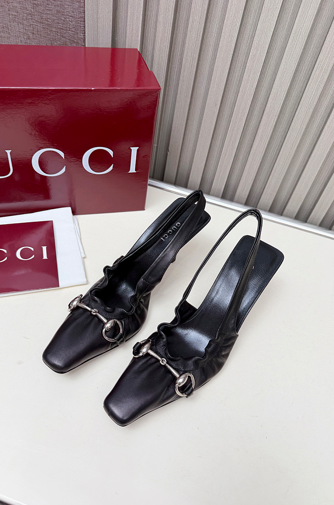 Women's Vittoria Slingback Pump with Elastic