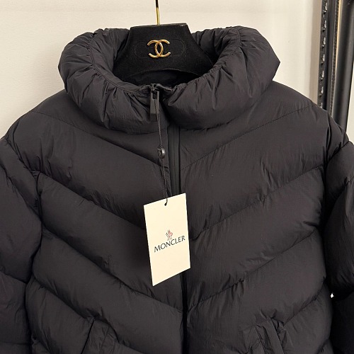 Moncler Grignan Diagonal-Quilted Short Down Jacket
