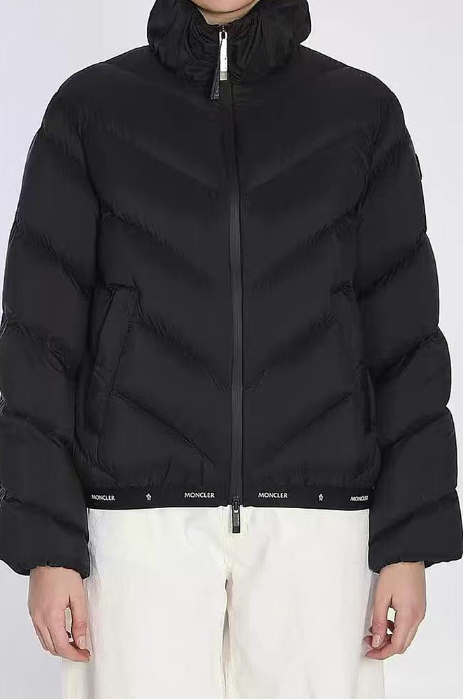 Moncler Grignan Diagonal-Quilted Short Down Jacket